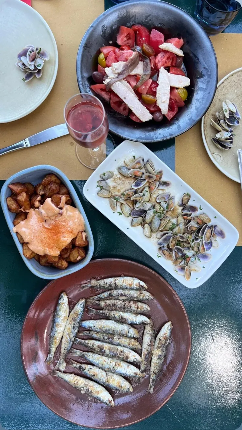 Selección de marisco y entrantes para compartir